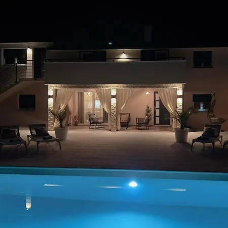 House Marlen With A Private Pool In Labin Holiday home Vinez