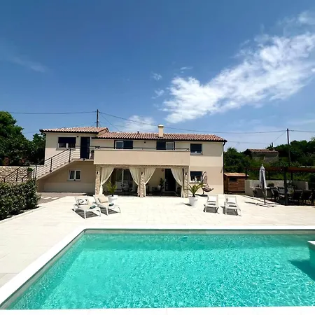 House Marlen With A Private Pool In Labin