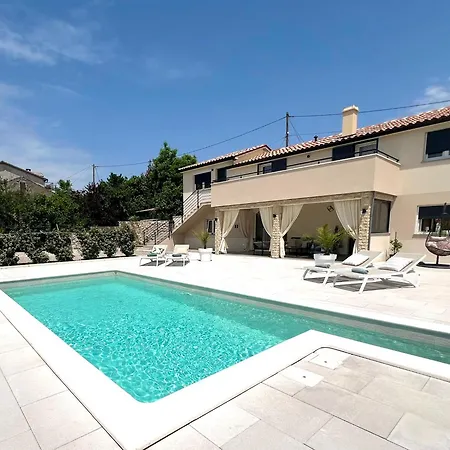 House Marlen With A Private Pool In Labin