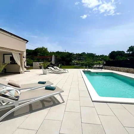 House Marlen With A Private Pool In Labin