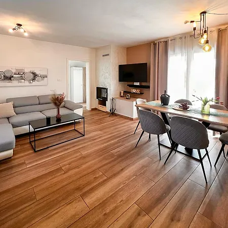 House Marlen With A Private Pool In Labin